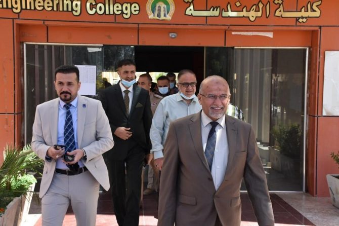 من اجل التنسيق مع شركاء العملية الانتخابية ادارة مكتب واسط الانتخابي تزور كلية الهندسة في المحافظة