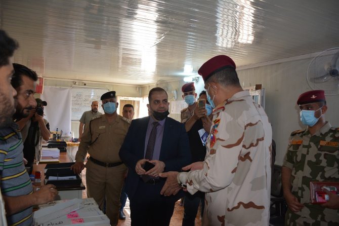 جولة ميدانية تجريها ادارة مكتب كربلاء الانتخابي وقيادة عمليات المحافظة لمراكز تسجيل الناخبين  