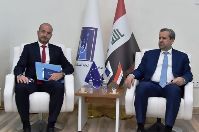 بۆ گفتوگۆكردن له‌سه‌ر چاودێریكردنى هه‌ڵبژاردنى داهاتوو  سه‌رۆكى ئه‌نجوومه‌نى كۆمسیاران پێشوازی له‌ شاندەی نێرده‌ى یه‌كێتى ئه‌وروپا ده‌كات