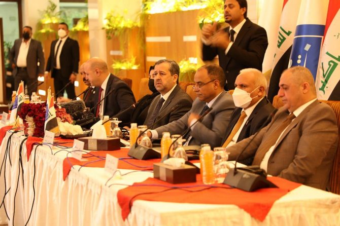 مفوضية الانتخابات تدعو الناخبين لاستلام بطاقاتهم الانتخابية خلال مؤتمرها الصحفي في بغداد