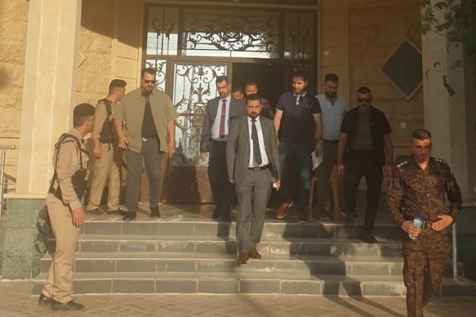 القاضي عامر موسى يواصل زياراته التفقدية لمراكز الاقتراع في محافظة كركوك