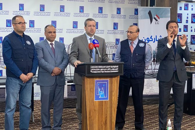 رئيس مجلس المفوضين: أعطال أجهزة الانتخابات “محدودة” وسببها “أخطاء بشرية”