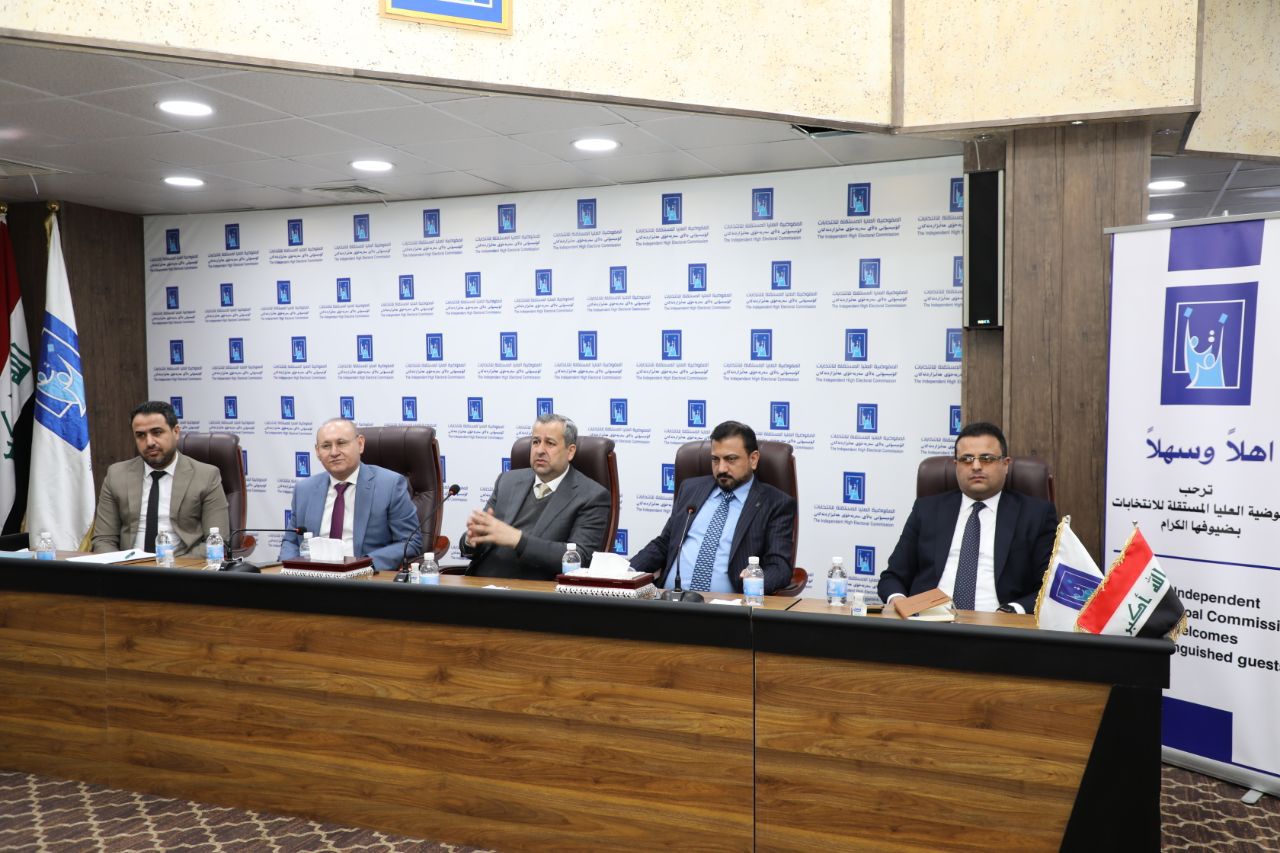 تثمينا للجهود التي بذلت مفوضية الانتخابات تكرم مدراء مكاتب المحافظات الانتخابية
