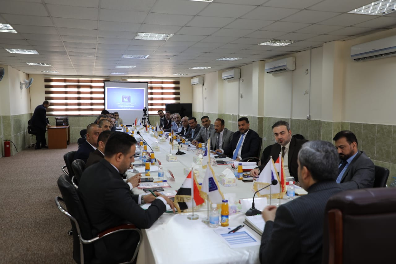 بحضور السيد رئيس الإدارة الانتخابية والسادة المدراء العامين … رئيس مجلس المفوضين يجتمع بمدراء المكاتب الانتخابية للمحافظات