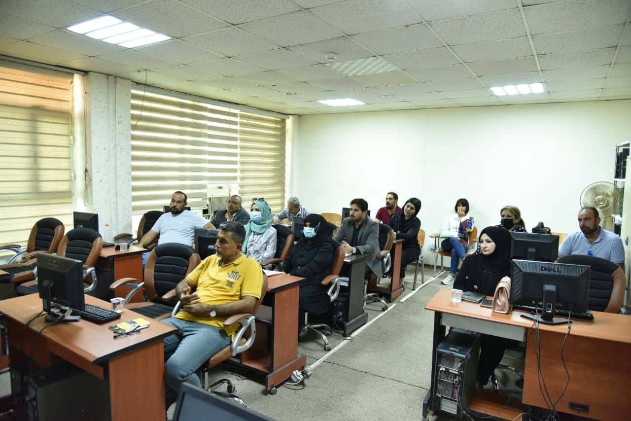 مفوضية الانتخابات تنظم ندوة تثقيفية حول التسجيل البايومتري في وزارة التجارة