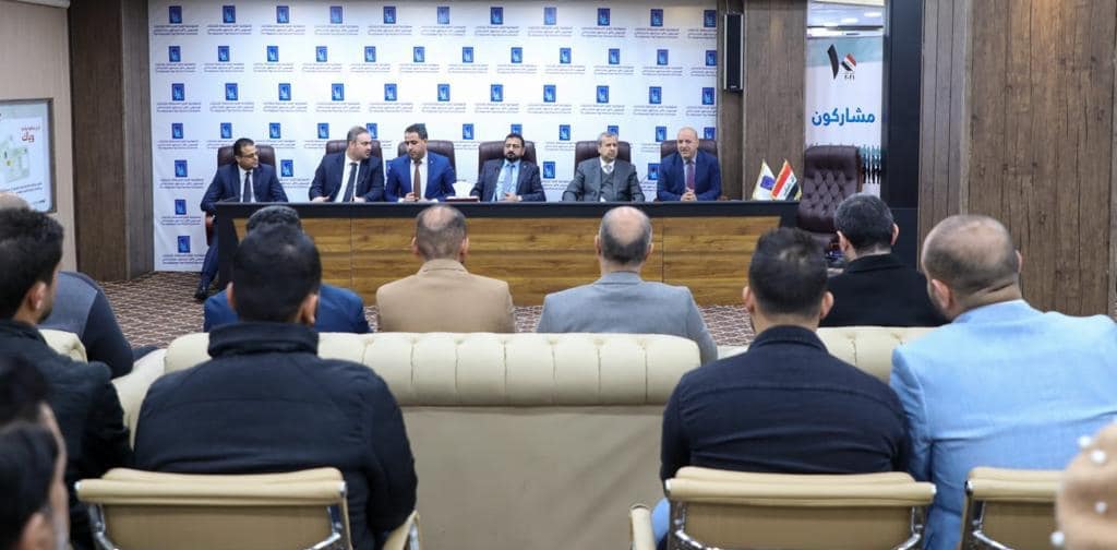 رئيس واعضاء مجلس المفوضين والسادة المدراء العامون يحضرون احتفاليه تثبيت عقود المفوضية