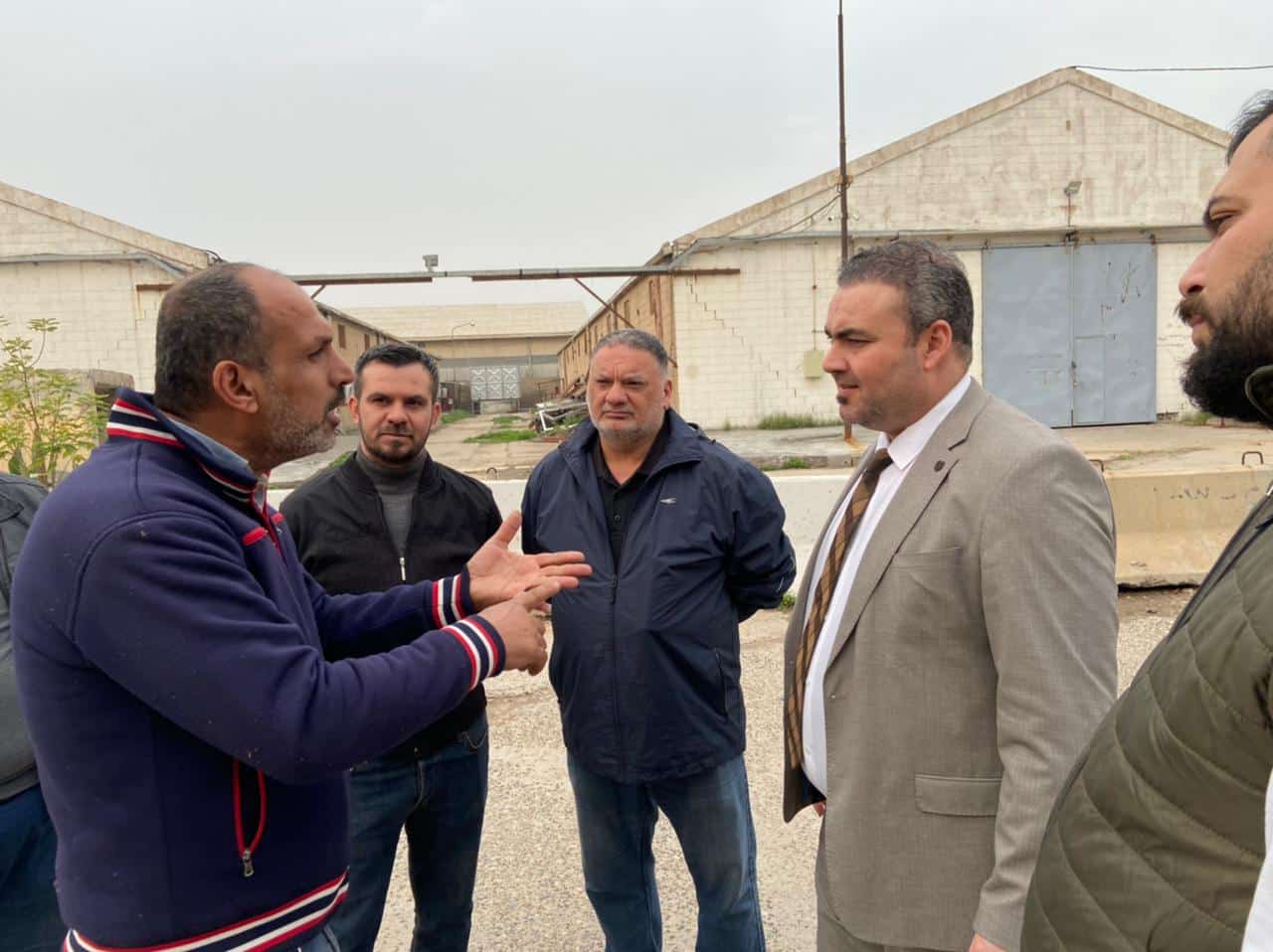 معاون رئيس الإدارة الانتخابية للشؤون الفنية يتفقد مخازن المفوضية في الدباش