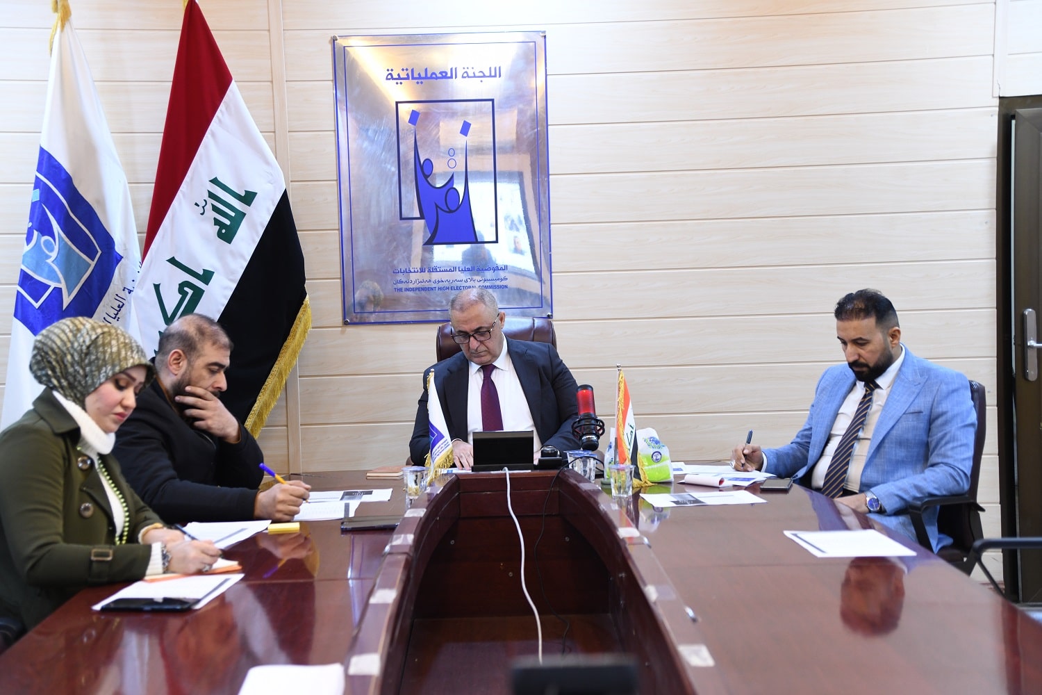 عضو مجلس المفوضين القاضي دهام اكرم يعقد اجتماعاً مع مدراء مراكز دهوك