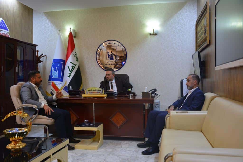 معاون رئيس الإدارة الانتخابية للشؤون الفنية يزور مكتب الكرخ الانتخابي