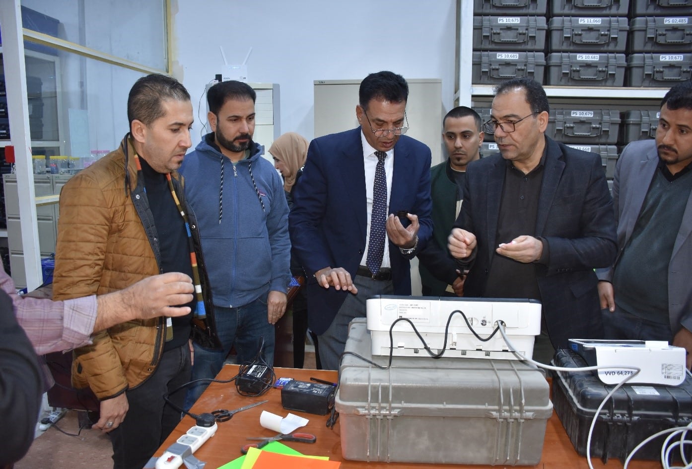 لجنة إدارة الأجهزة الانتخابية تتفقد اجهزة تسريع النتائج في المكاتب الانتخابية كافة