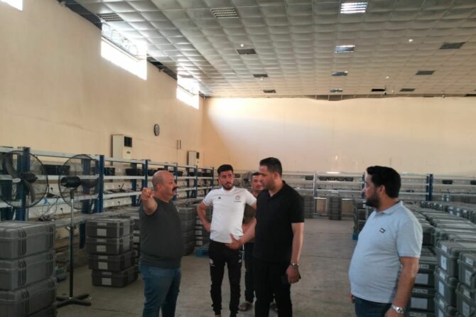 معاون رئيس الادارة الانتخابية يزور مركز صيانة وتأهيل الاجهزة