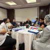 رئيس لجنة اعتماد فريق المراقبة الدولية يعقد اجتماعا بأعضاء اللجنة