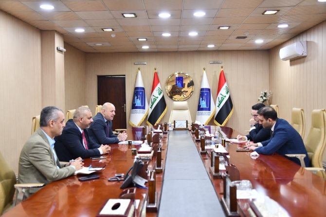 مفوضية الانتخابات تواصل لقاءاتها مع فرق المراقبة الدولية